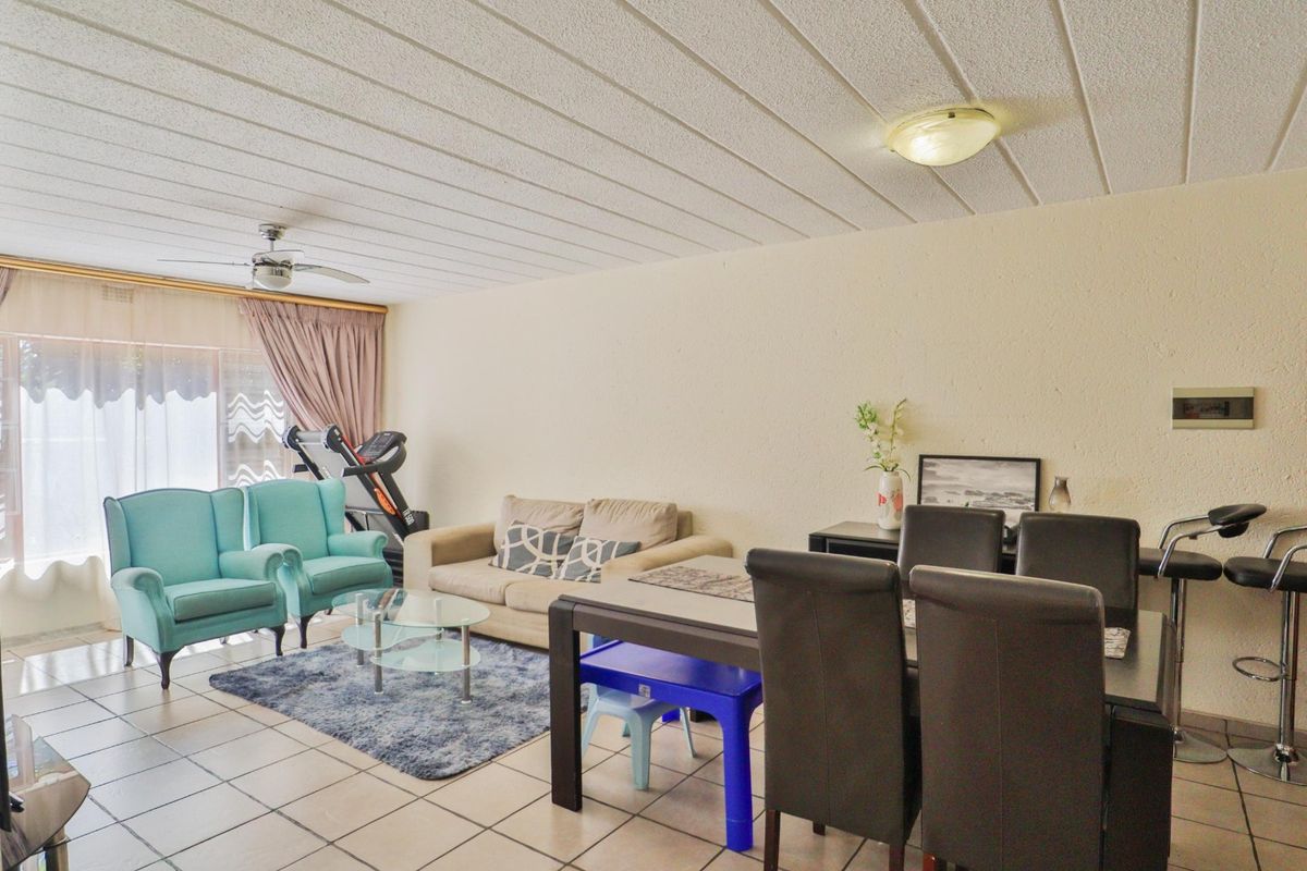 A ground floor unit featuring 3 Bedrooms - Photo 4