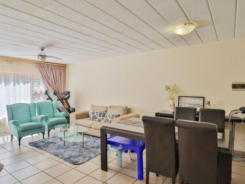 A ground floor unit featuring 3 Bedrooms - Photo 4