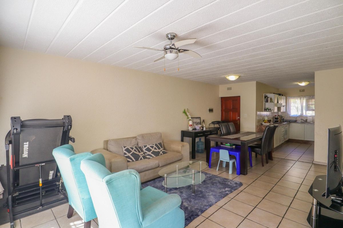 A ground floor unit featuring 3 Bedrooms - Photo 2