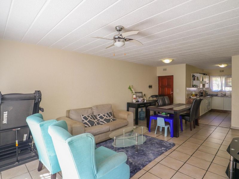 A ground floor unit featuring 3 Bedrooms - Photo 2