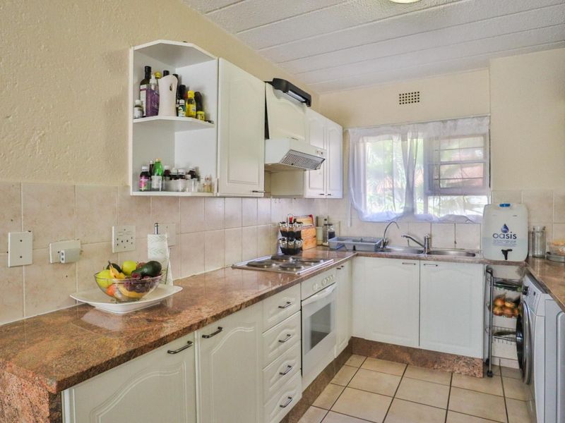 A ground floor unit featuring 3 Bedrooms - Photo 6