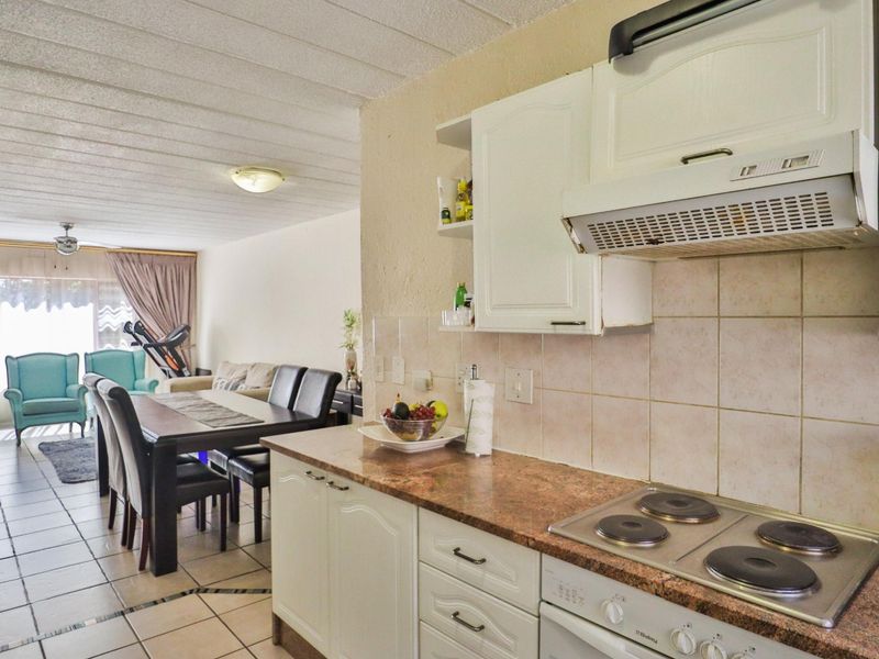 A ground floor unit featuring 3 Bedrooms - Photo 5