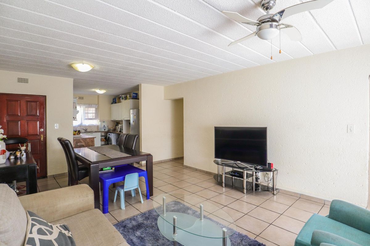 A ground floor unit featuring 3 Bedrooms - Photo 3