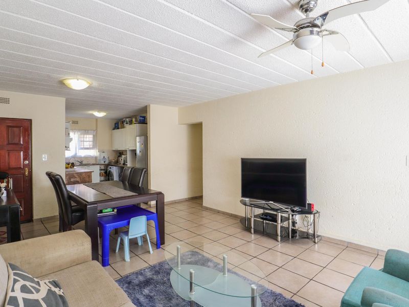 A ground floor unit featuring 3 Bedrooms - Photo 3