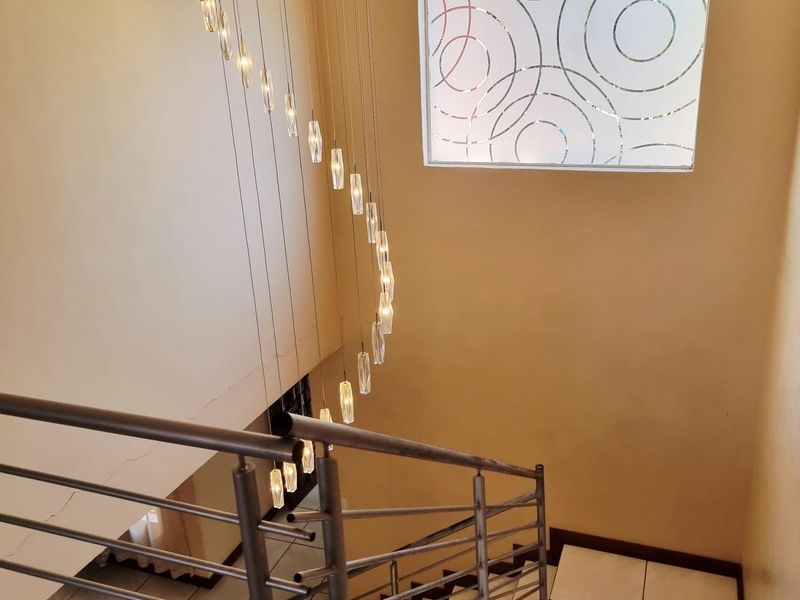 Stunning 5 Bedroom House for Sale in Rooihuiskraal - Photo 5