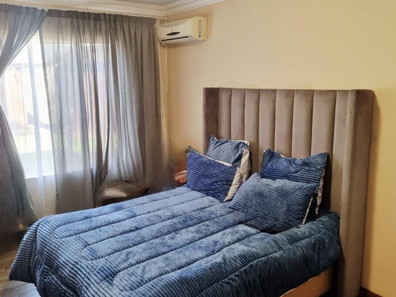 Stunning 5 Bedroom House for Sale in Rooihuiskraal - Photo 8