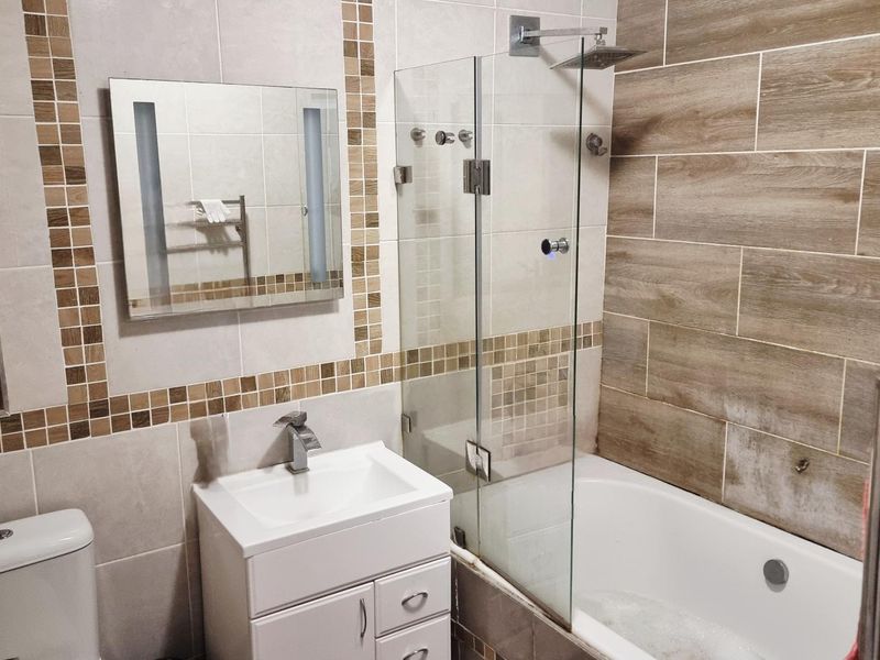 Stunning 5 Bedroom House for Sale in Rooihuiskraal - Photo 7