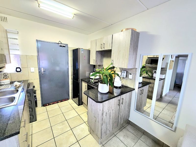 Charming 2-bedroom sectional title in Montana Tuine, Pretoria - Photo 3