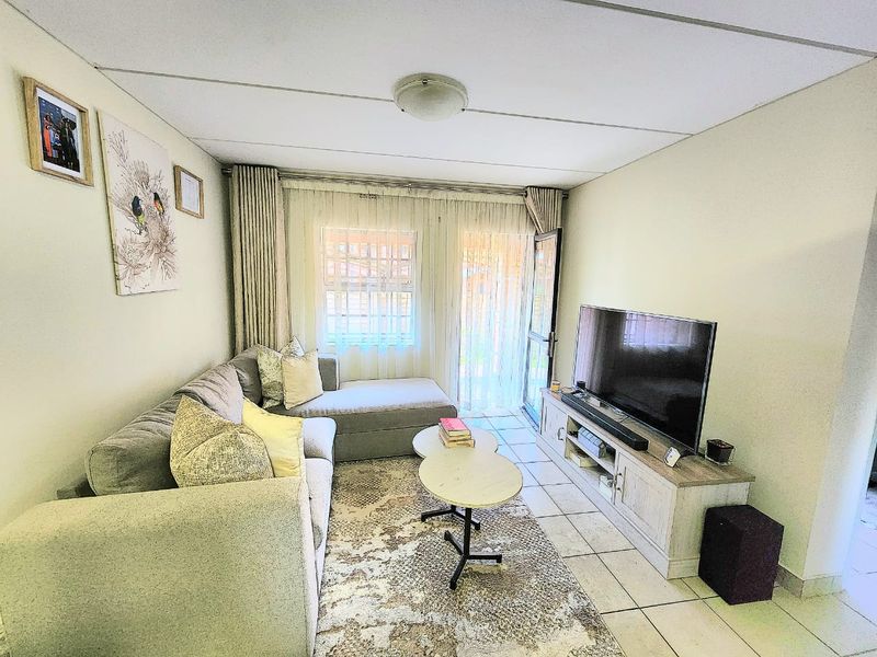 Charming 2-bedroom sectional title in Montana Tuine, Pretoria - Photo 10