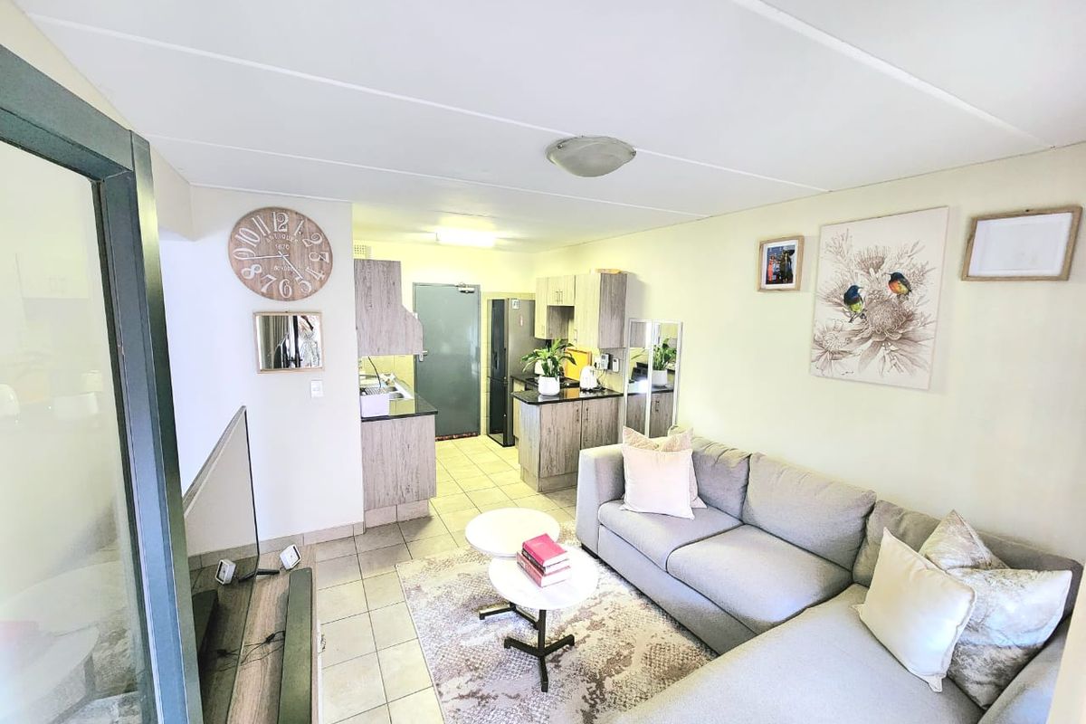 Charming 2-bedroom sectional title in Montana Tuine, Pretoria - Photo 4