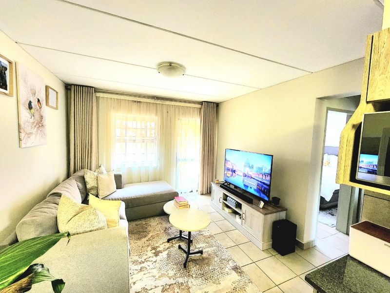 Charming 2-bedroom sectional title in Montana Tuine, Pretoria - Photo 2