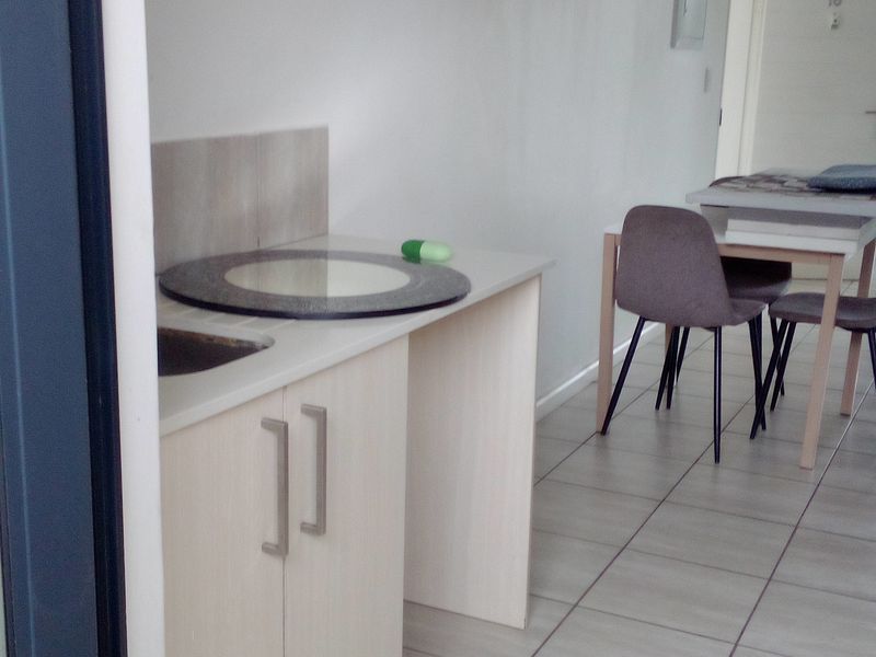 Modern 2-Bedroom, 2-Bathroom Apartment for Rent – Prime Location in Rivonia - Photo 5