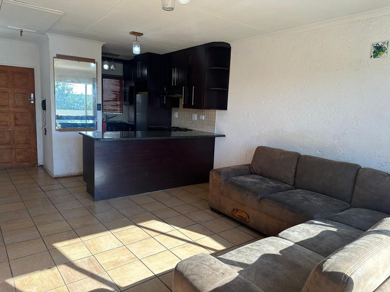 Sun-Filled 2 bedroom Serenity in Eden Glen! - Photo 3