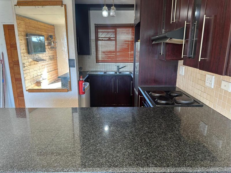 Sun-Filled 2 bedroom Serenity in Eden Glen! - Photo 5