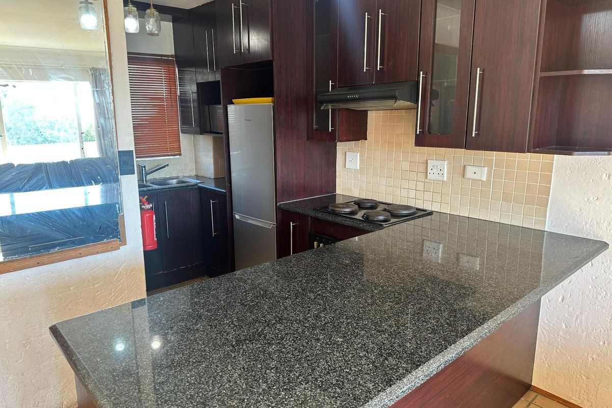 Sun-Filled 2 bedroom Serenity in Eden Glen! - Photo 4