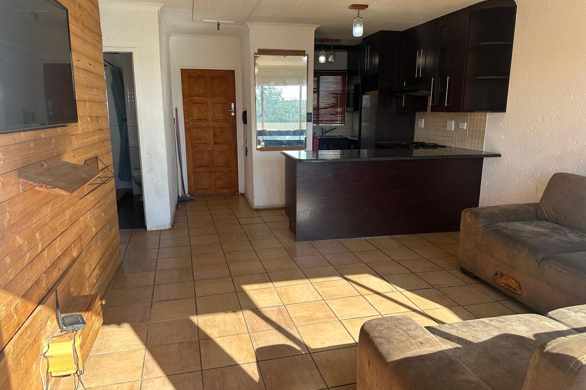 Sun-Filled 2 bedroom Serenity in Eden Glen! - Photo 2