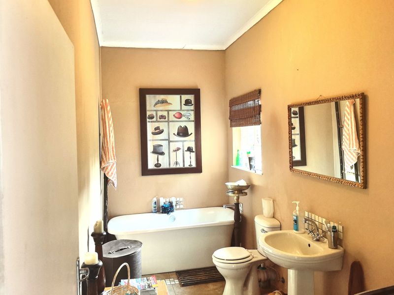 Stunning 4-bedroom equestrian property in Laezonia, Centurion, perfect for horse lovers and families - Photo 6