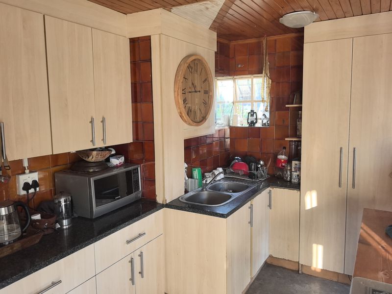 Stunning 4-bedroom equestrian property in Laezonia, Centurion, perfect for horse lovers and families - Photo 4