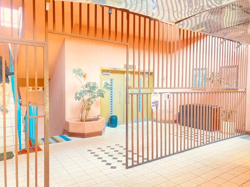 Spacious 2-Bedroom Unit with Investment Potential in Hillbrow - Photo 3