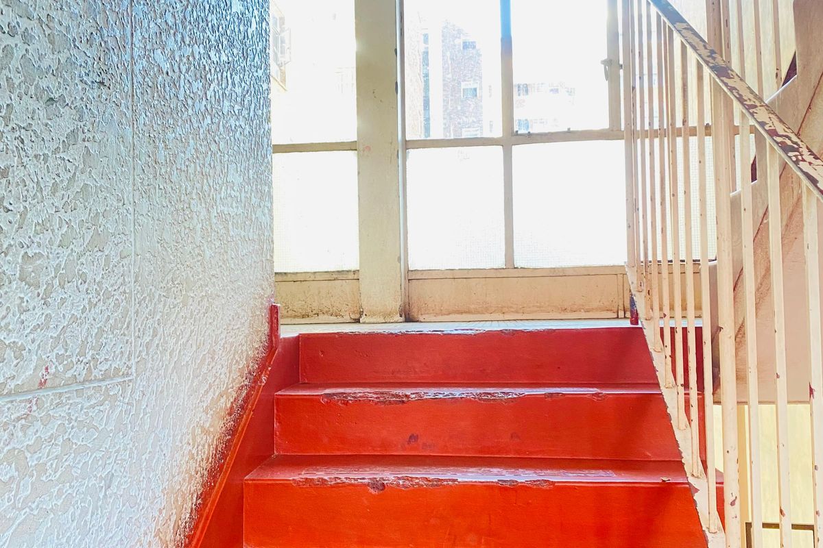 Spacious 2-Bedroom Unit with Investment Potential in Hillbrow - Photo 4