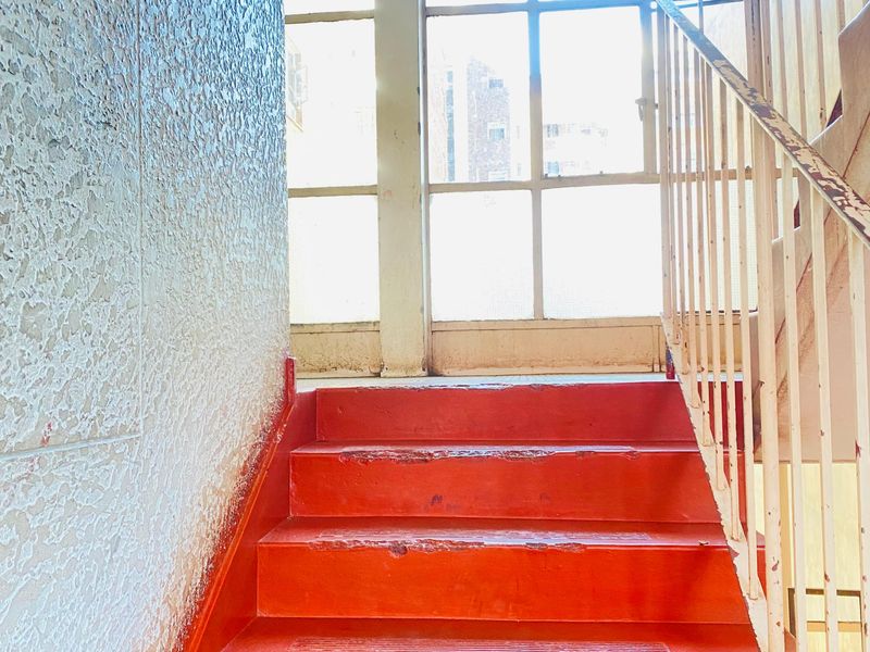 Spacious 2-Bedroom Unit with Investment Potential in Hillbrow - Photo 4