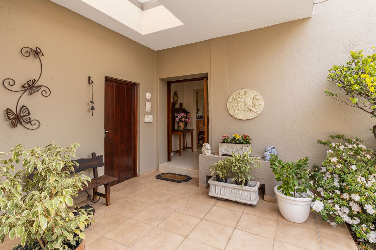 Peaceful secure cluster - Photo 2