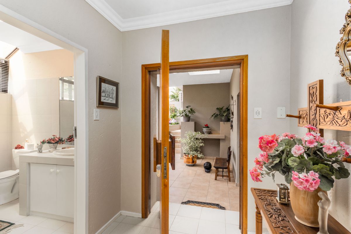 Peaceful secure cluster - Photo 4