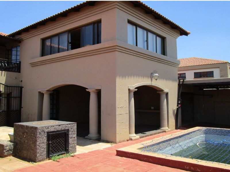 Spacious 4-bedroom home in Montana Park, Pretoria - Photo 3
