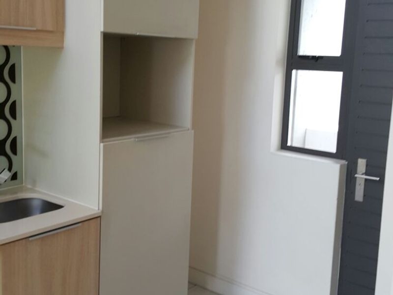 2 bed 1 Bath Corner Double Volume Apartment for sale - Photo 4