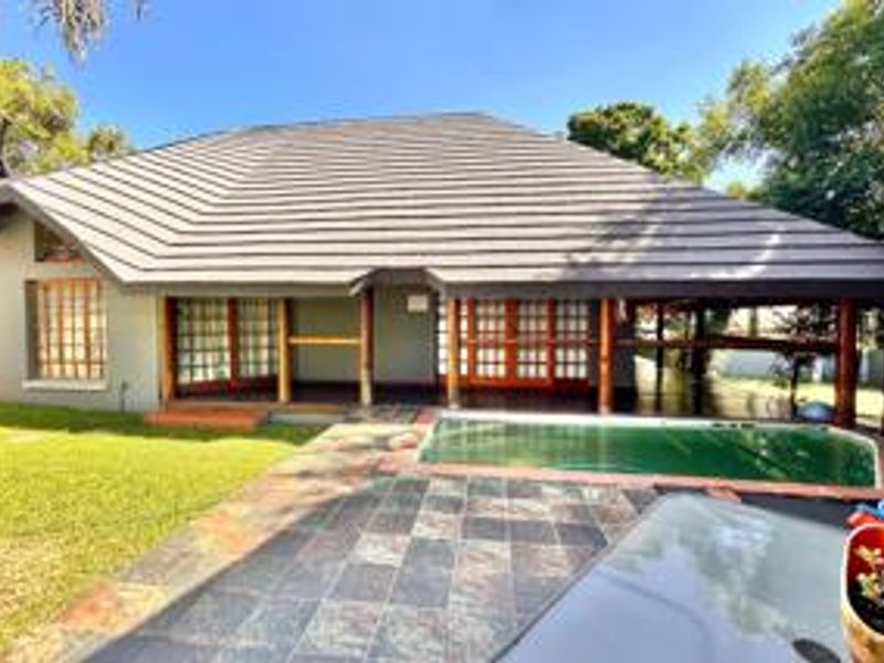 4 Bedroom House for Sale in Heatherview - Photo 2