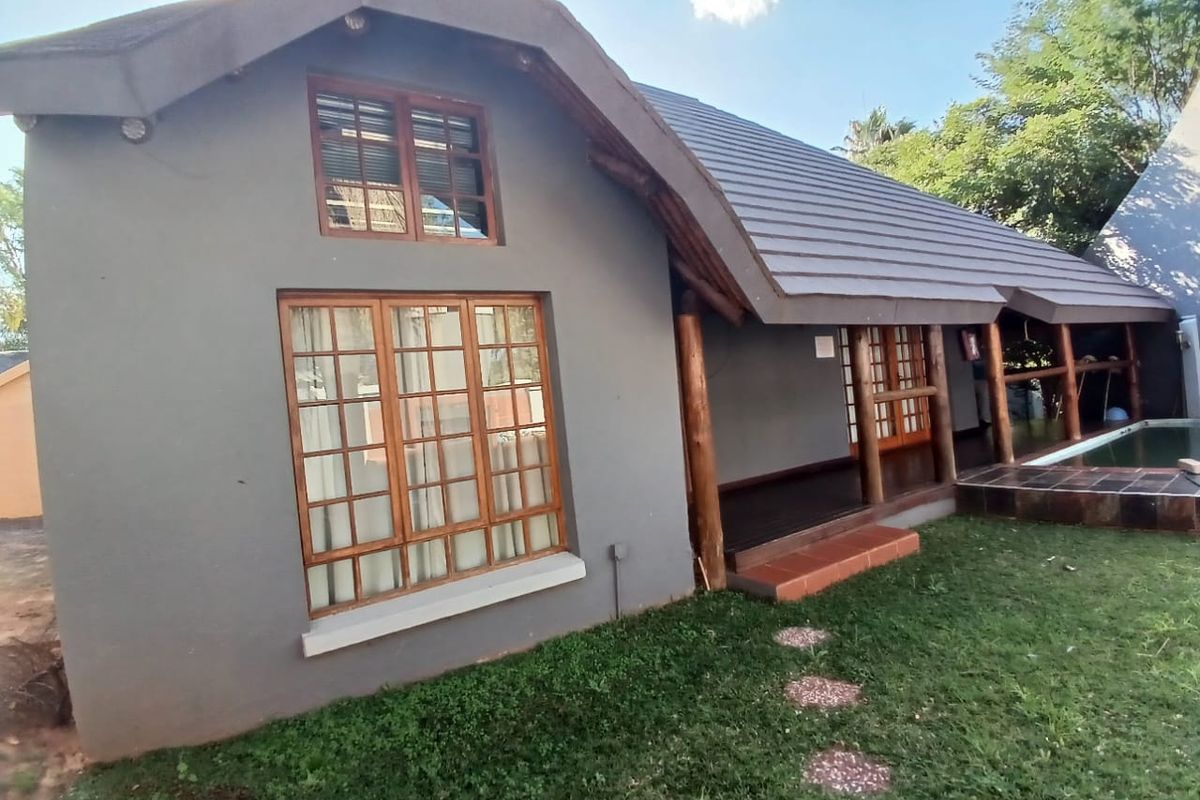 4 Bedroom House for Sale in Heatherview - Photo 3