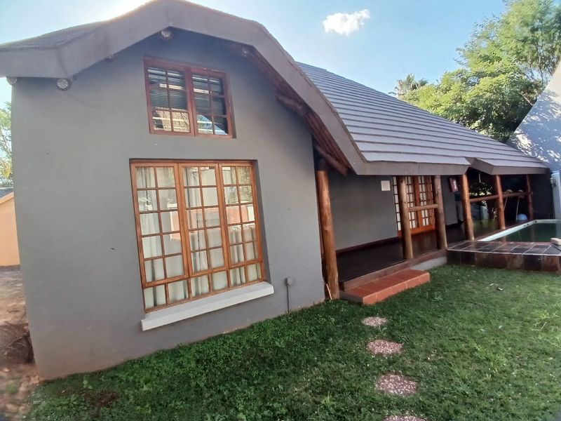 4 Bedroom House for Sale in Heatherview - Photo 3