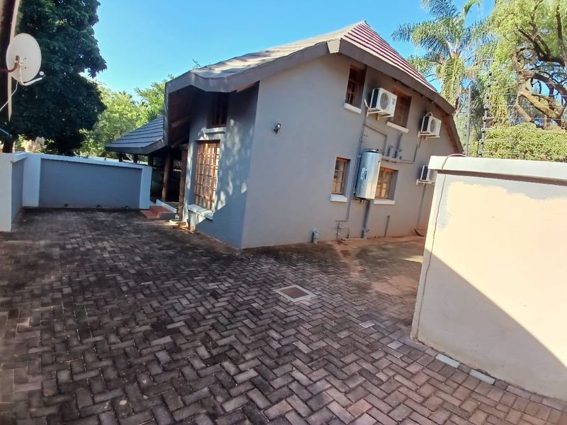 4 Bedroom House for Sale in Heatherview - Photo 7