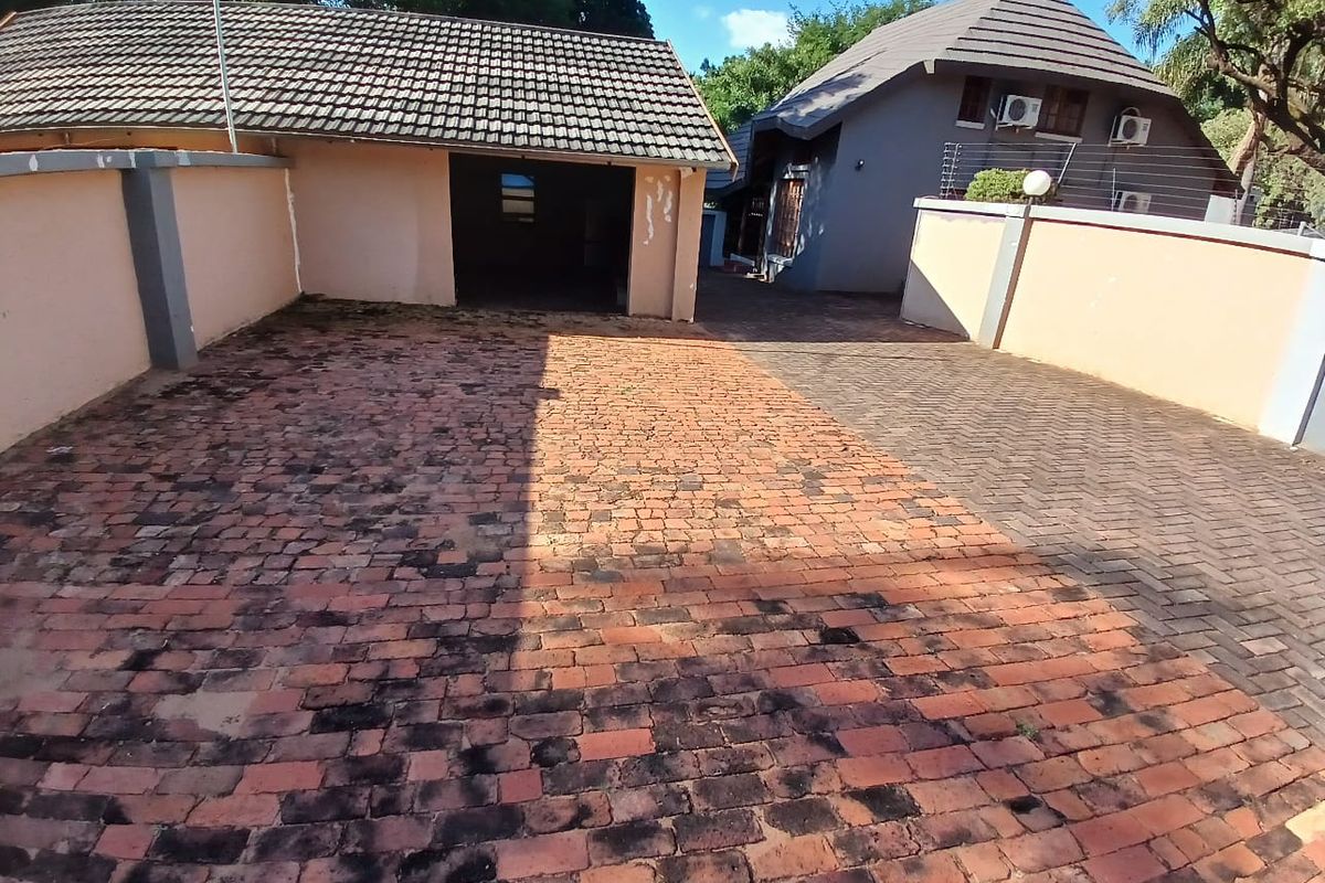 4 Bedroom House for Sale in Heatherview - Photo 4