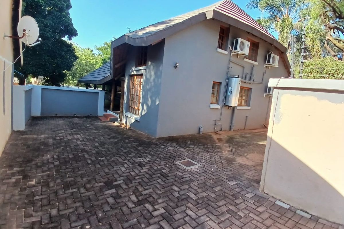 4 Bedroom House for Sale in Heatherview - Photo 5