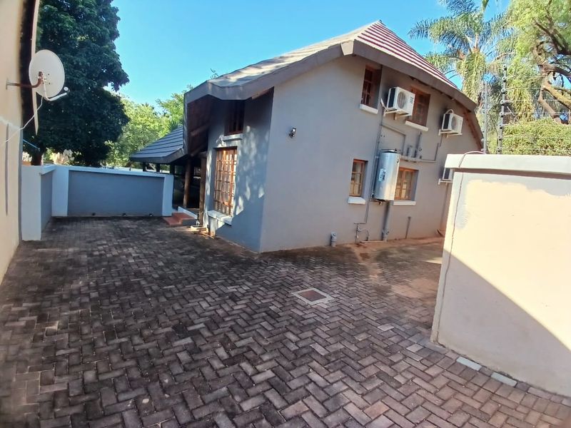 4 Bedroom House for Sale in Heatherview - Photo 5