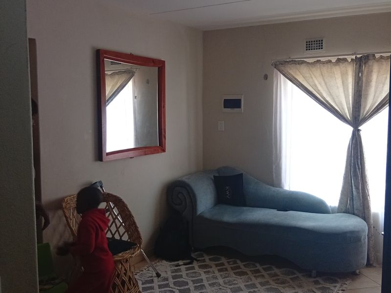 Stunning 2-bedroom apartment in Jabulani, Soweto, perfect for modern living—don’t miss out! - Photo 3