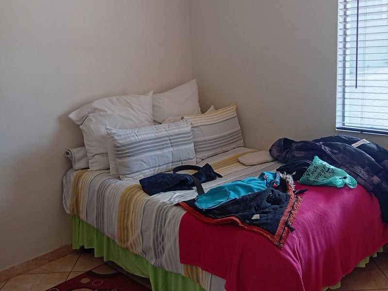 Stunning 2-bedroom apartment in Jabulani, Soweto, perfect for modern living—don’t miss out! - Photo 6