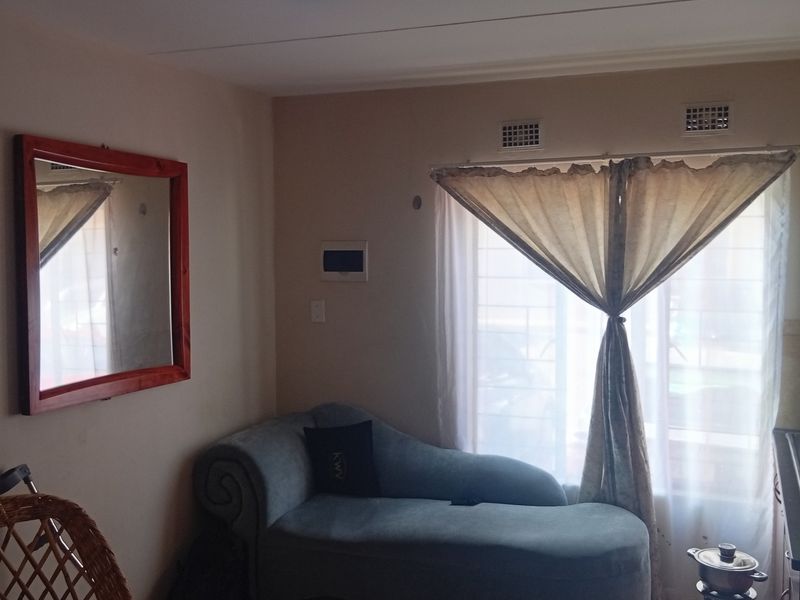 Stunning 2-bedroom apartment in Jabulani, Soweto, perfect for modern living—don’t miss out! - Photo 7