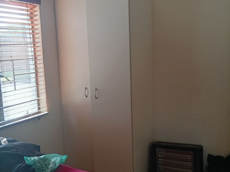 Stunning 2-bedroom apartment in Jabulani, Soweto, perfect for modern living—don’t miss out! - Photo 8