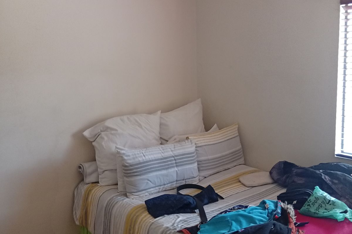 Stunning 2-bedroom apartment in Jabulani, Soweto, perfect for modern living—don’t miss out! - Photo 5