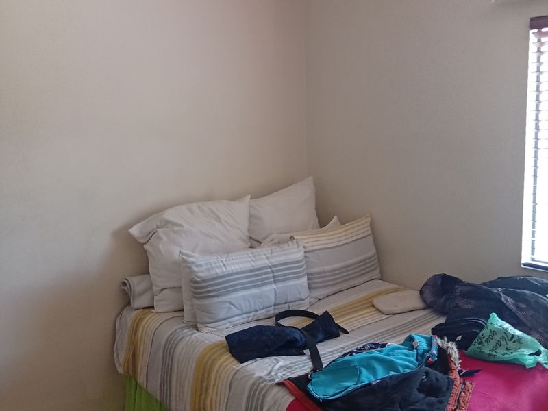 Stunning 2-bedroom apartment in Jabulani, Soweto, perfect for modern living—don’t miss out! - Photo 5