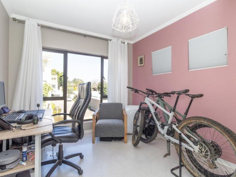 Modern Loft Living - 2Bedroom Apartment  In Douglasdale For Sale. - Photo 8