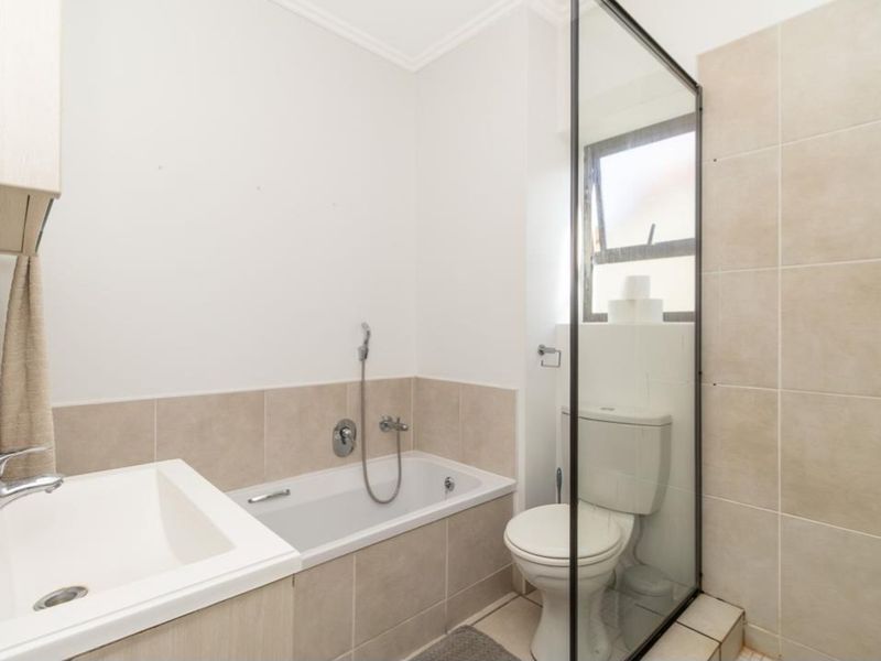 Modern Loft Living - 2Bedroom Apartment  In Douglasdale For Sale. - Photo 7