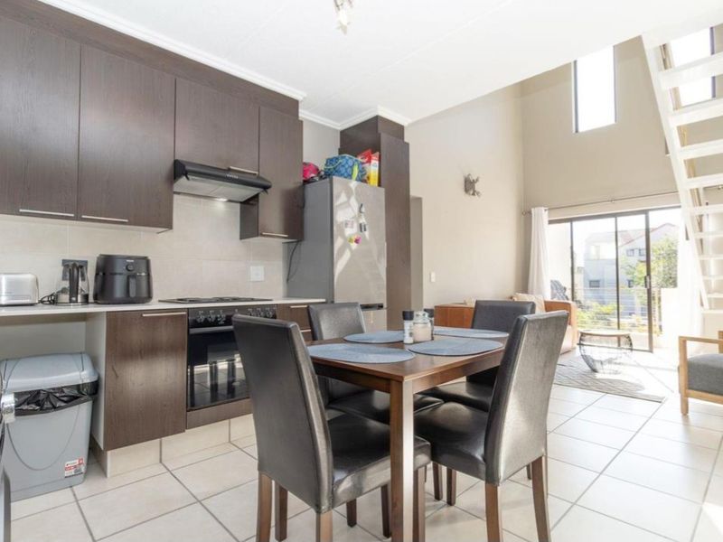 Modern Loft Living - 2Bedroom Apartment  In Douglasdale For Sale. - Photo 4