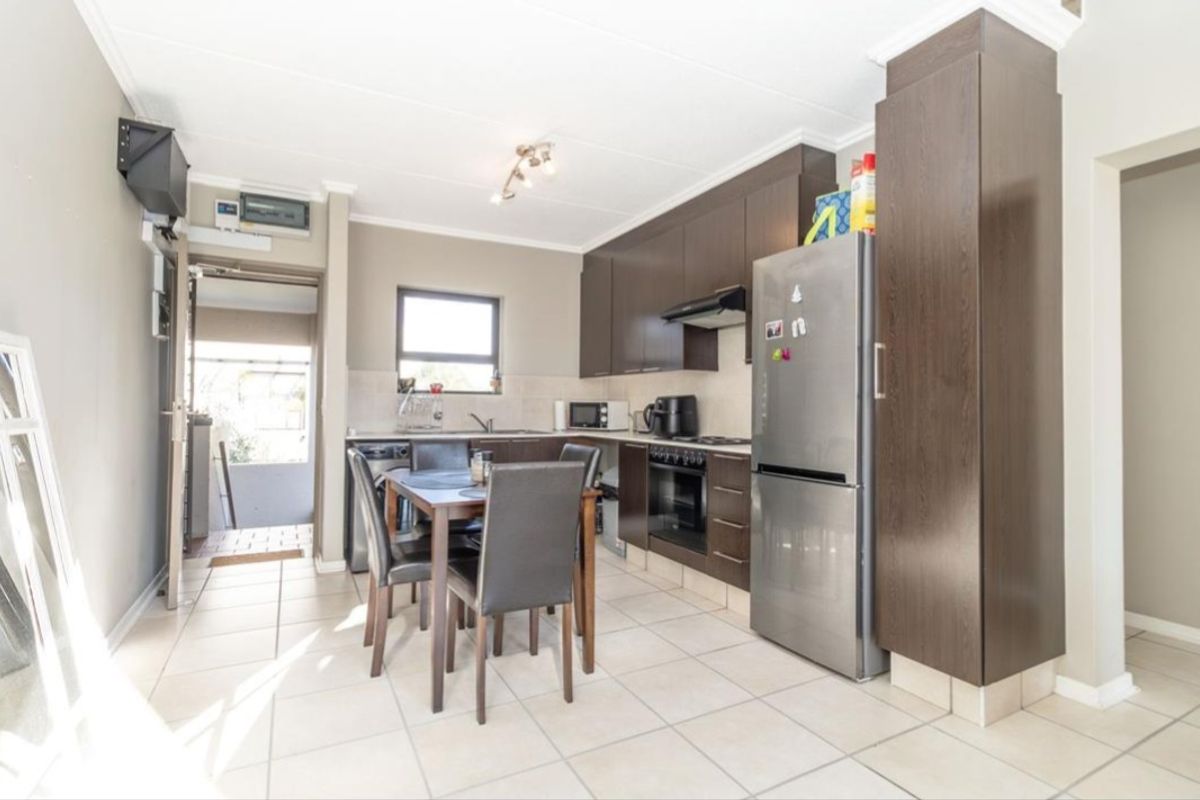 Modern Loft Living - 2Bedroom Apartment  In Douglasdale For Sale. - Photo 5