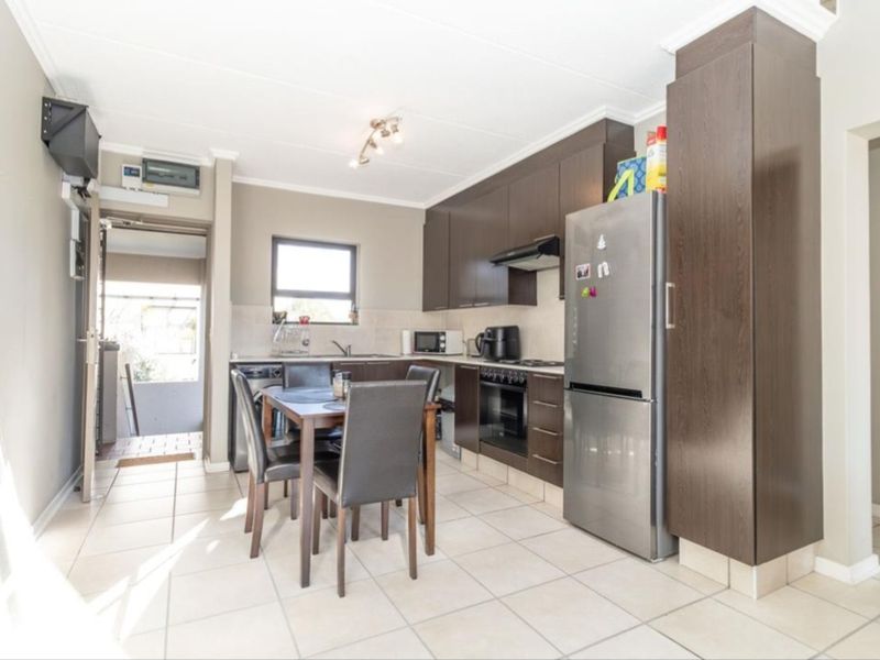 Modern Loft Living - 2Bedroom Apartment  In Douglasdale For Sale. - Photo 5