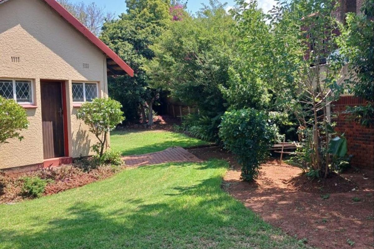 Stunning 4- Bedroom Home For Sale In Constantia Kloof - Photo 3