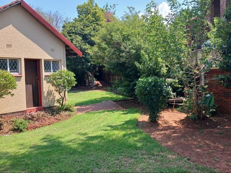 Stunning 4- Bedroom Home For Sale In Constantia Kloof - Photo 3