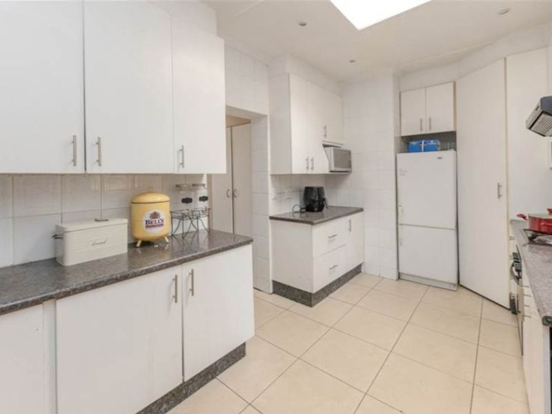 Stunning 4- Bedroom Home For Sale In Constantia Kloof - Photo 6